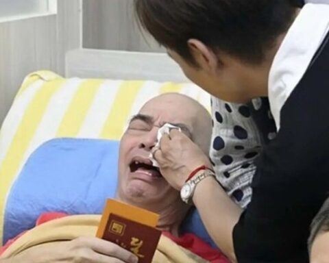 Tình trạng của ca sĩ kỳ cựu bị ngược đãi ở viện dưỡng lão, phải trả 100 triệu/tháng nhưng không được tắm rửa