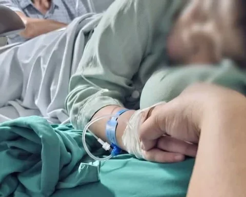 Công an làm việc với những người liên quan vụ bé trai lớp 6 bị nhét dị vật vào hậu môn