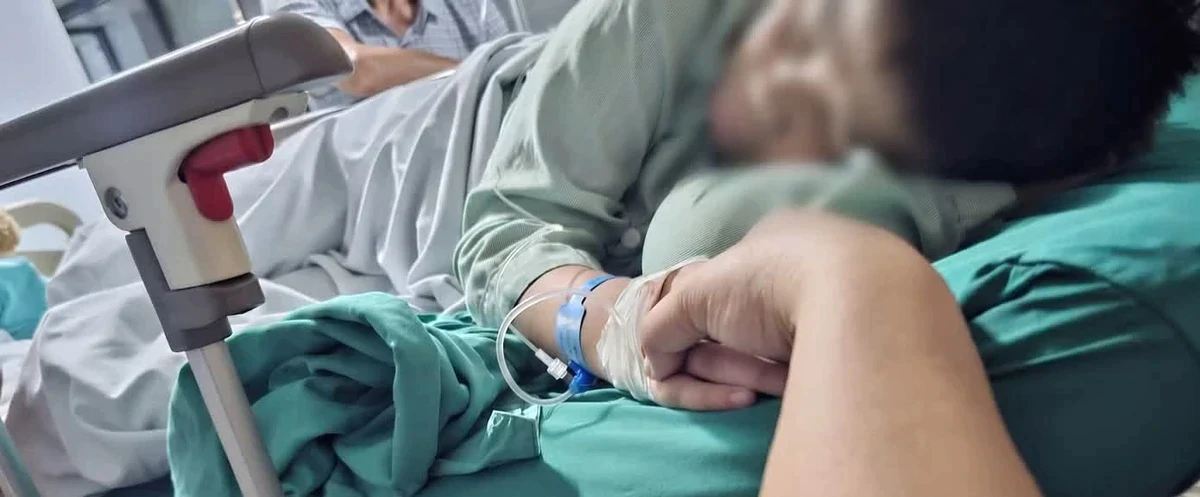 Công an làm việc với những người liên quan vụ bé trai lớp 6 bị nhét dị vật vào hậu môn