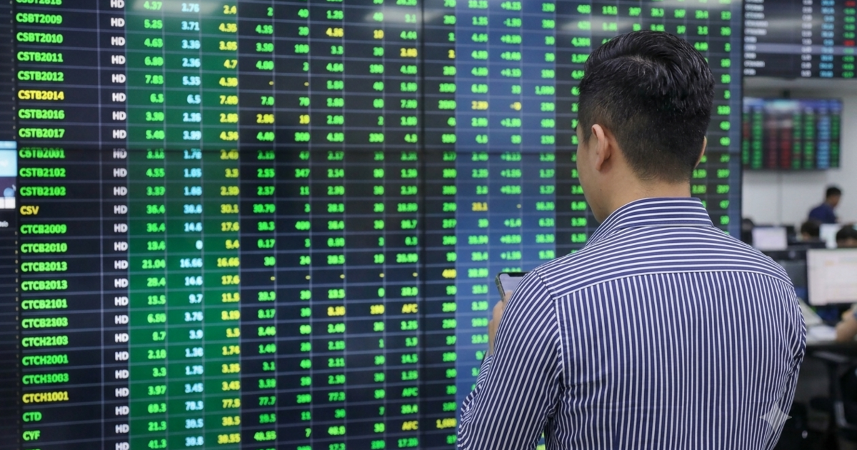 Nỗ lực hồi phục, VN-Index đảo chiều tăng hơn 30 điểm