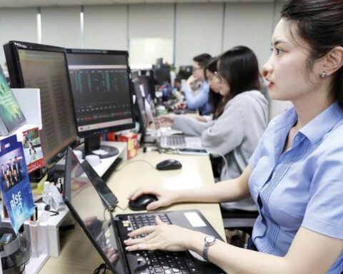 Chuẩn hóa giao dịch điện tử, nâng “chất” thị trường chứng khoán