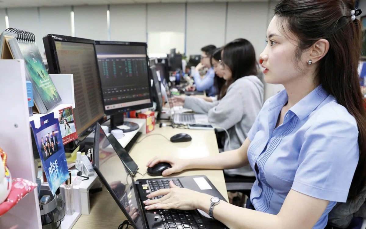 Chuẩn hóa giao dịch điện tử, nâng “chất” thị trường chứng khoán