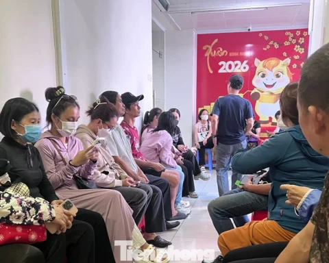 Ngược đời: Xếp hàng cả ngày không bán được vàng SJC