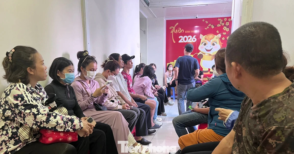 Ngược đời: Xếp hàng cả ngày không bán được vàng SJC