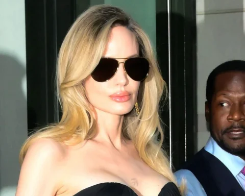 Thái độ của Angelina Jolie khi các con đồng loạt bỏ họ Brad Pitt