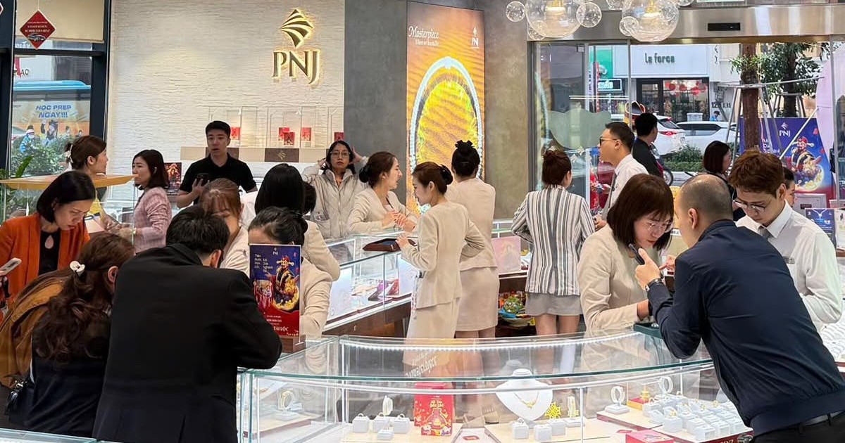 Muốn bán lại vàng PNJ, khách chỉ được giao dịch tại cửa hàng chỉ định và trong 2 giờ mỗi ngày