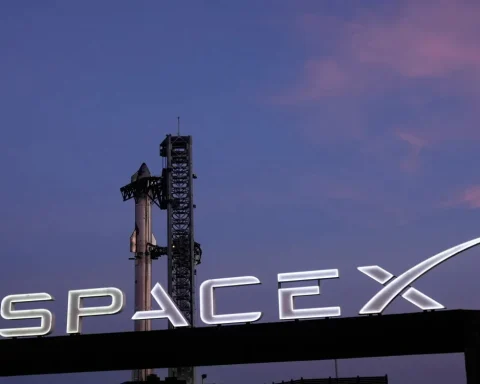 Elon Musk để ngỏ khả năng sáp nhập Tesla và SpaceX
