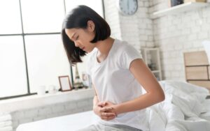 Đau bụng dữ dội, buồn nôn phát hiện xoắn u nang buồng trứng