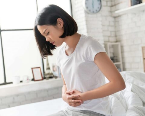 Đau bụng dữ dội, buồn nôn phát hiện xoắn u nang buồng trứng