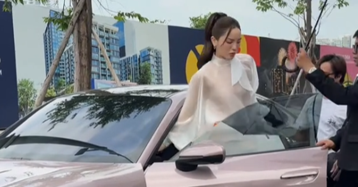 Mỹ nhân showbiz tậu Porsche gần 5 tỷ đồng: Ở căn hộ tầng cao chill quên mặt đất, sống sướng như nữ hoàng