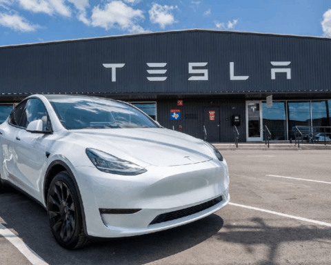 Bỏ mặc xe điện truyền thống, CEO Elon Musk dồn toàn lực vào cỗ máy in tiền tự hành mang tên Robotaxi?