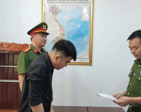 Nóng: Khởi tố 1 Phó quản lý FPT Shop