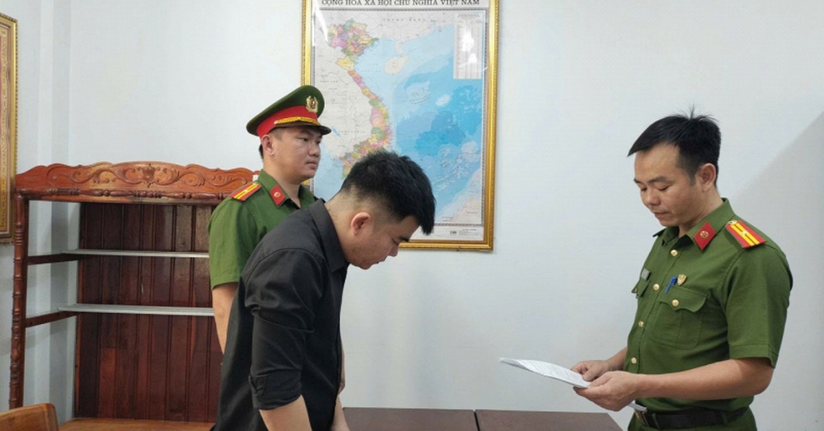Nóng: Khởi tố 1 Phó quản lý FPT Shop