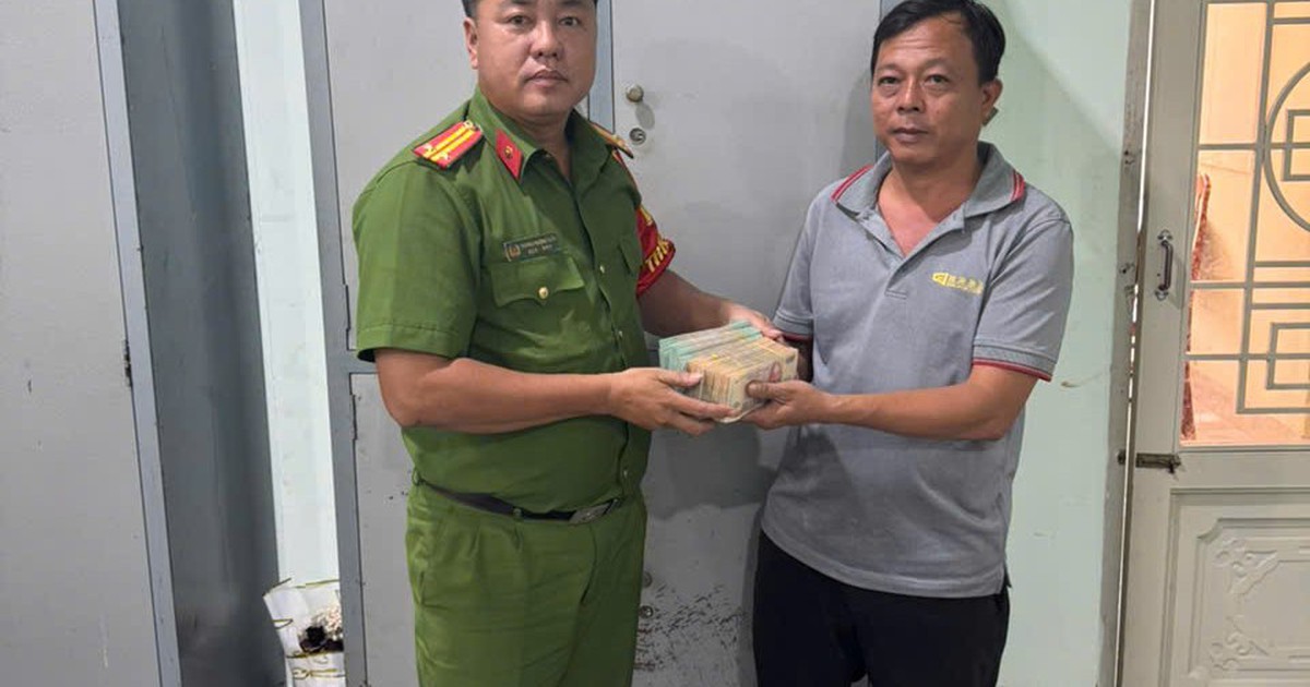Điều tra giao dịch 300 triệu đồng vào tài khoản Phạm Văn Hậu, công an mời người đàn ông SN 1982 lên làm việc