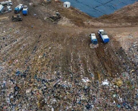 Phát hiện 62 triệu tấn vàng, bạc, bạch kim bị bỏ ngoài bãi rác