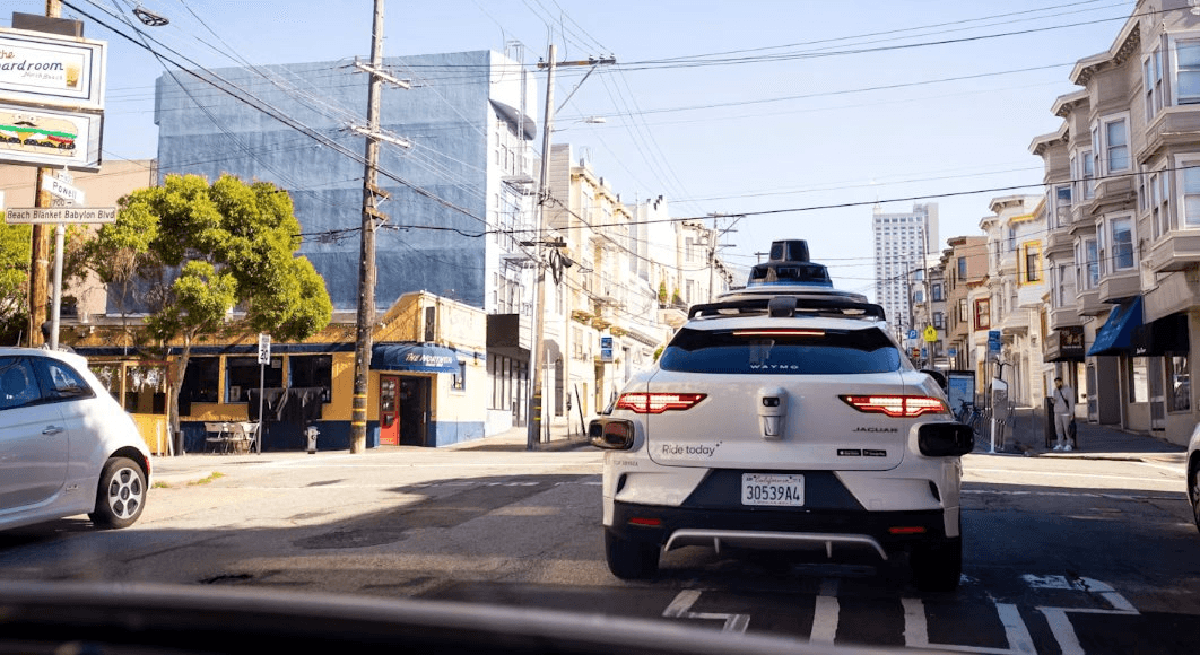 Tự chi 10 tỷ USD vẫn lép vế, Uber sắp mất hợp đồng hợp tác sau 3 năm, bị đối thủ cùng tuổi vượt mặt