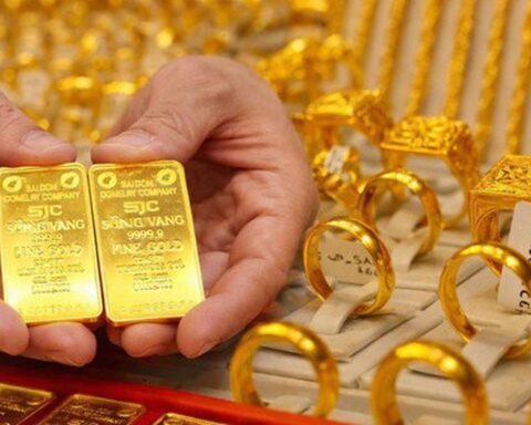 Giá vàng vừa trải qua tuần “tàu lượn”: Có lúc mất 8 triệu đồng chỉ trong 2 ngày, người đu đỉnh lỗ 10 tháng lương cơ bản