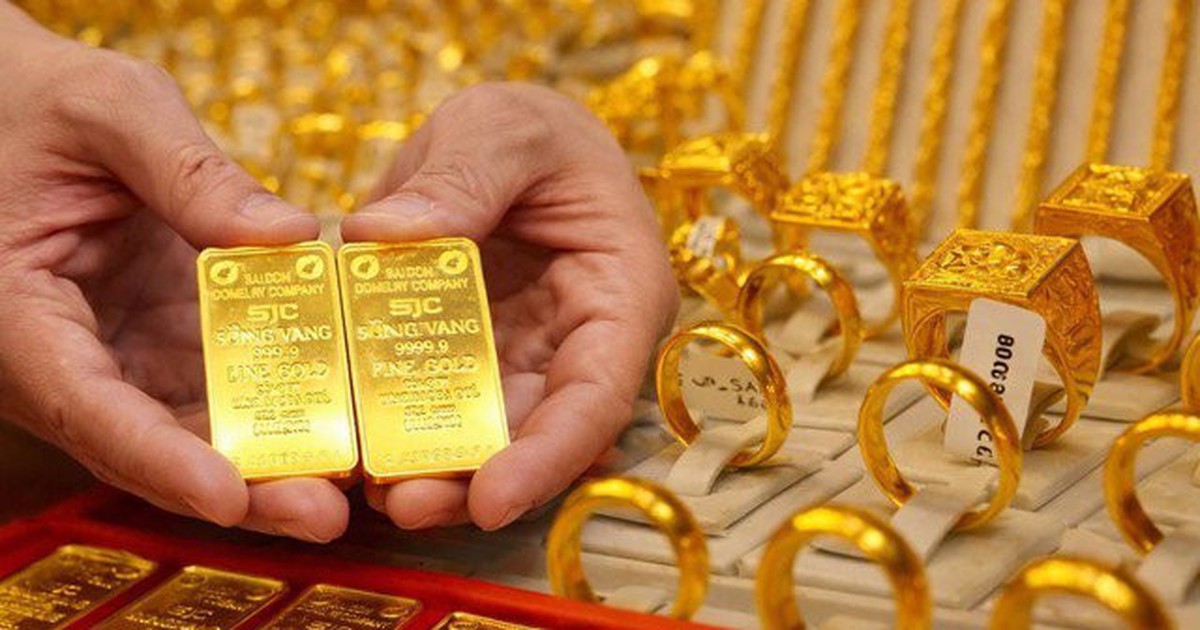 Giá vàng vừa trải qua tuần “tàu lượn”: Có lúc mất 8 triệu đồng chỉ trong 2 ngày, người đu đỉnh lỗ 10 tháng lương cơ bản
