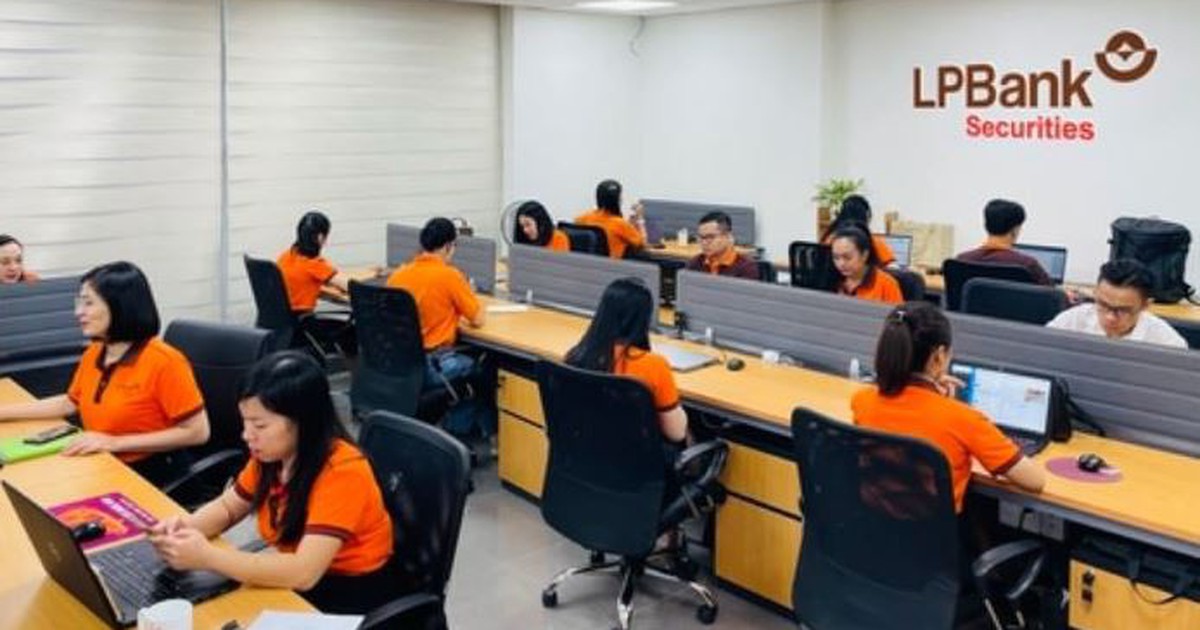 LPBS chốt giá tham chiếu ngày giao dịch đầu tiên trên HoSE