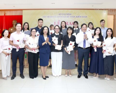 Bộ Tài chính tổ chức trao Chứng chỉ kế toán viên, kiểm toán viên kỳ thi năm 2025