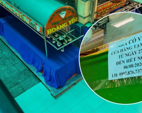 Cảnh tượng khó tin tại “thủ phủ” vàng bạc, đá quý TP.HCM: Hàng loạt cửa tiệm đóng cửa, treo biển tạm nghỉ vì “nhà có việc”, “để sửa chữa”