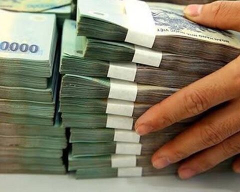 Có 2 tỷ gửi ngân hàng, mỗi tháng bạn nhận được bao nhiêu tiền lãi?