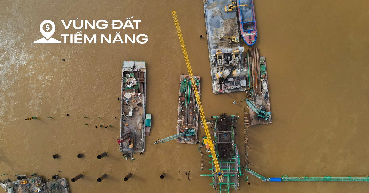 Ngắm đại công trường xây cầu 16.000 tỷ ở trung tâm Hà Nội: 100 máy móc, hơn 500 nhân sự, dùng lượng thép gấp 5 cầu Long Biên