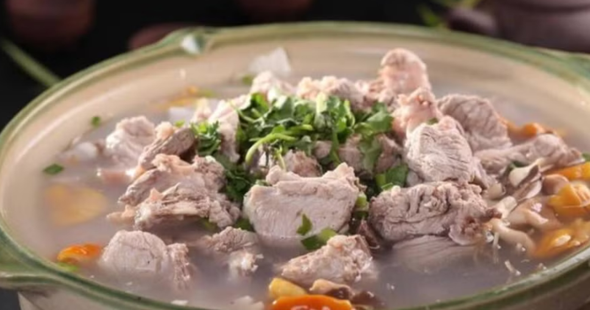 Hầm thịt nên dùng nước nóng hay lạnh?