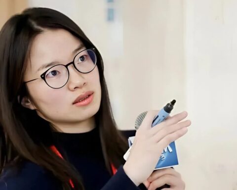 Nhìn thành công của Vương Hồng mới thấy: Sự khác biệt lớn nhất giữa người bình thường và thiên tài không phải là trí thông minh!