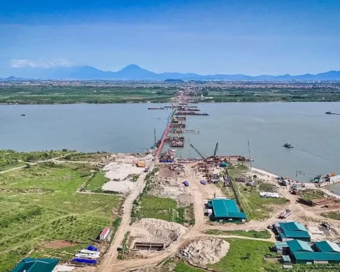 Tiến độ thi công 7 cây cầu vượt sông Hồng ra sao?