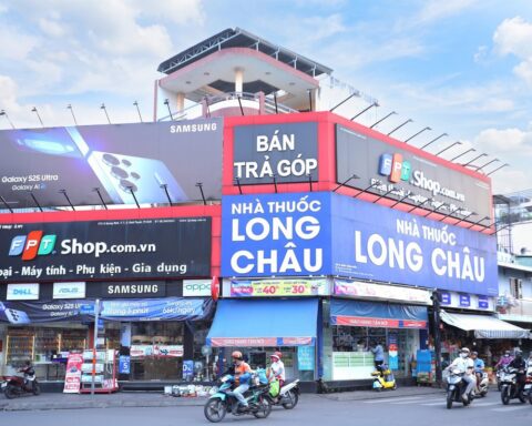 Doanh thu FPT Retail đạt 30.743 tỷ đồng trong nửa đầu năm 2026, nhà thuốc Long Châu dẫn dắt đà tăng trưởng