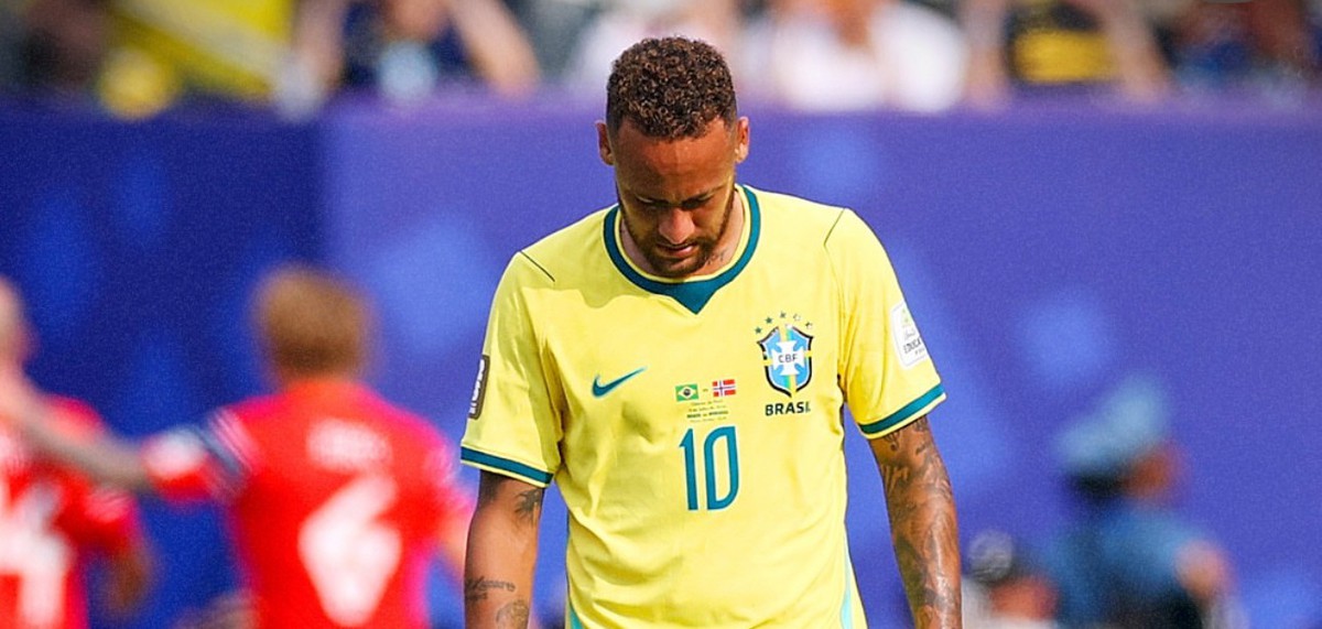 Neymar từ giã đội tuyển Brazil
