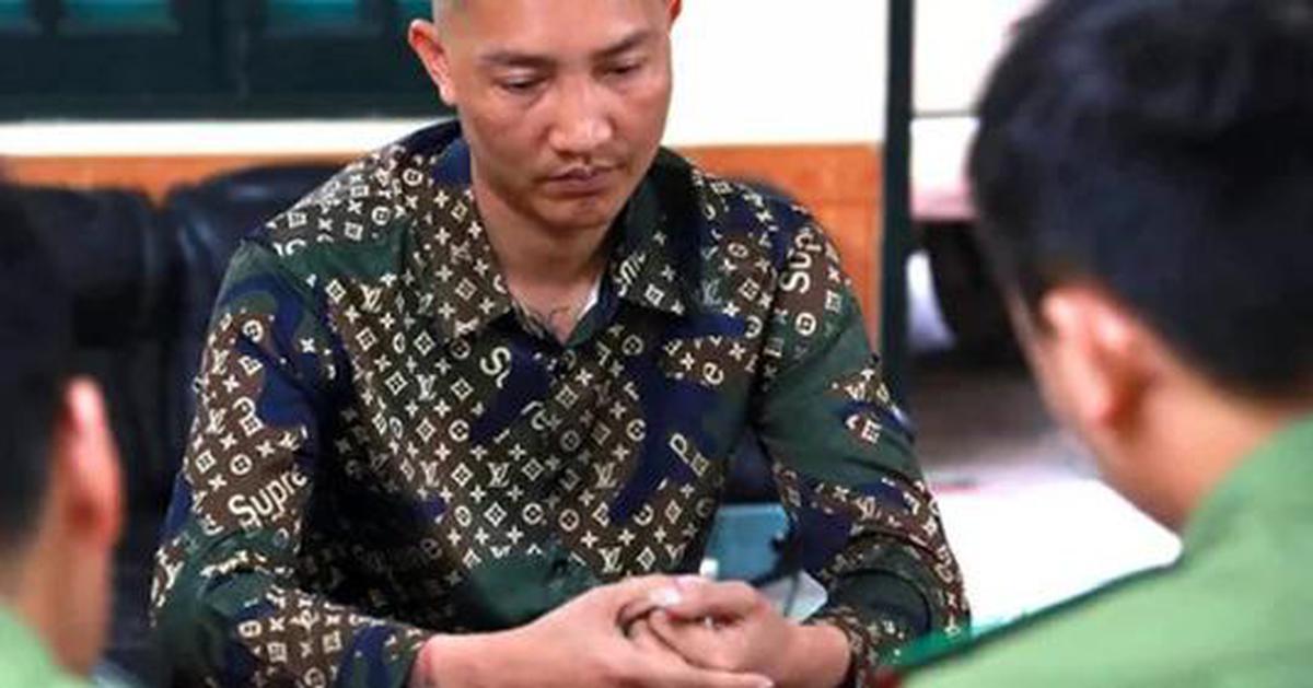 Huấn Hoa Hồng là ai?