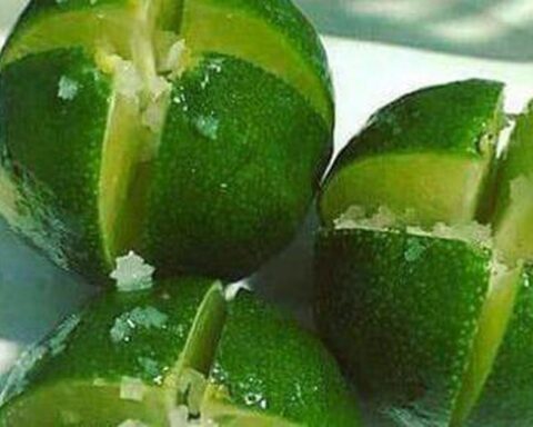 Vì sao ngày càng nhiều gia đình thích đặt đĩa chanh muối ở góc nhà?