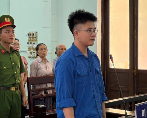 Thua lỗ tiền ảo, một bác sĩ đi trộm vàng và nhận án 11 năm tù