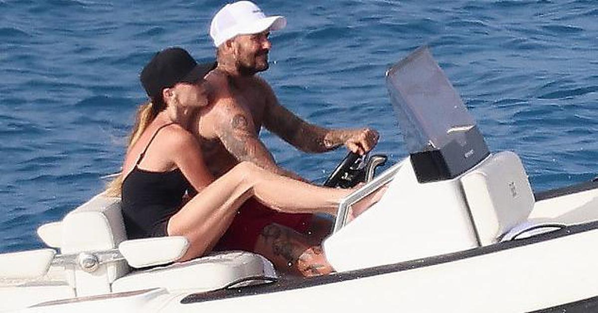 David Beckham và Victoria khiến dân tình nóng mặt với khoảnh khắc thân mật trên du thuyền