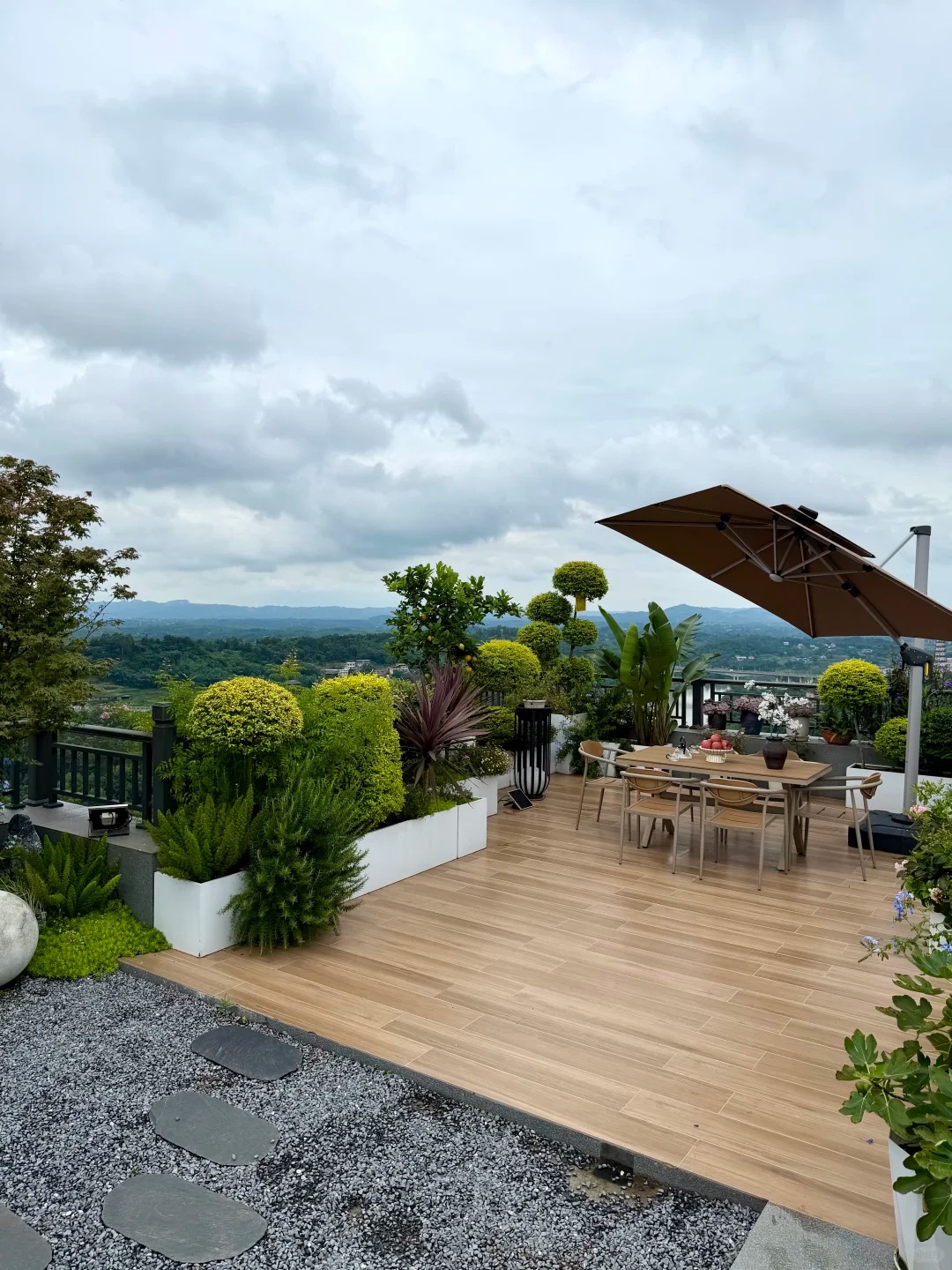 Biến sân thượng tầng 32 của penthouse thành vườn rau, ao cá: Lại 1 tác phẩm kinh điển của "Pháp sư Trung Hoa"- Ảnh 3.