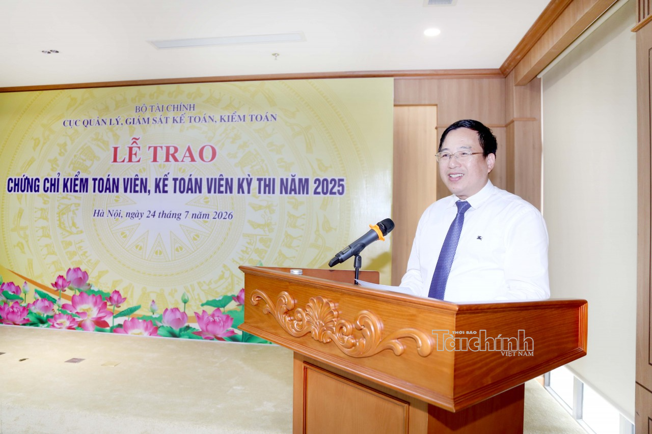 Bộ Tài chính tổ chức trao Chứng chỉ kiểm toán viên, kế toán viên kỳ thi năm 2025 Bộ Tài chính tổ chức trao Chứng chỉ kiểm toán viên, kế toán viên kỳ thi năm 2025