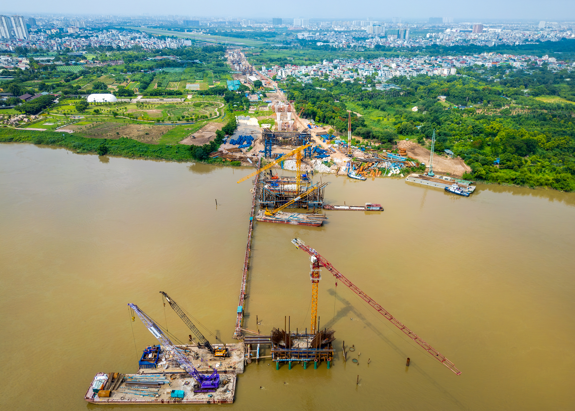 Ngắm đại công trường xây cầu 16.000 tỷ ở trung tâm Hà Nội: 100 máy móc, hơn 500 nhân sự, dùng lượng thép gấp 5 cầu Long Biên - Ảnh 11.