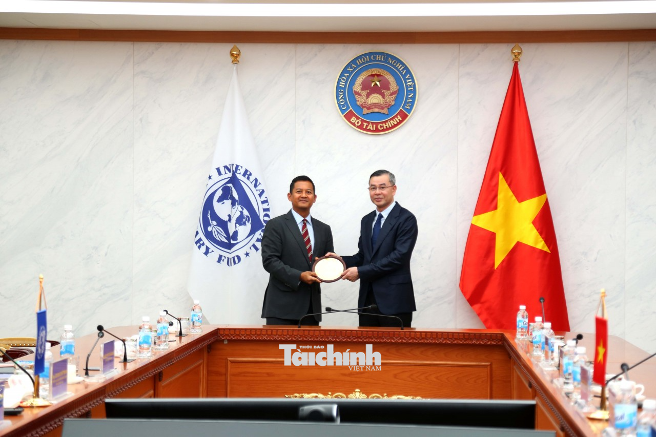 Bộ trưởng Ngô Văn Tuấn tiếp Trưởng Đại diện đương nhiệm và kế nhiệm của IMF: Cam kết hợp tác, kiên định mục tiêu tăng trưởng bền vững Bộ trưởng Ngô Văn Tuấn tiếp Trưởng Đại diện đương nhiệm và kế nhiệm của IMF: Cam kết hợp tác, kiên định mục tiêu tăng trưởng bền vững