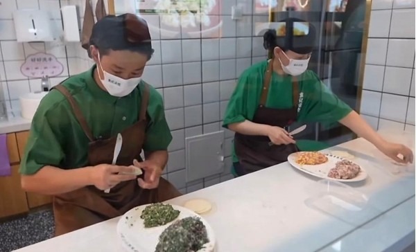 Phát hiện người đàn ông bán bánh bao có doanh thu gần 800 triệu đồng/tháng- Ảnh 2.