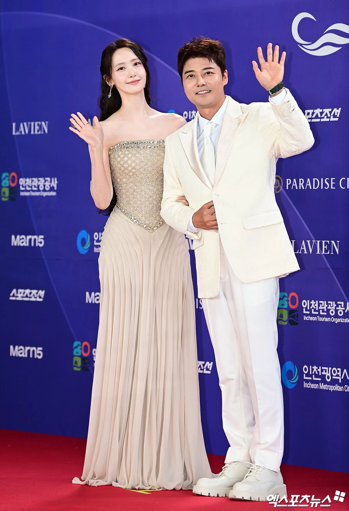 Siêu thảm đỏ Rồng Xanh 2026: Yoona (SNSD) như công chúa 