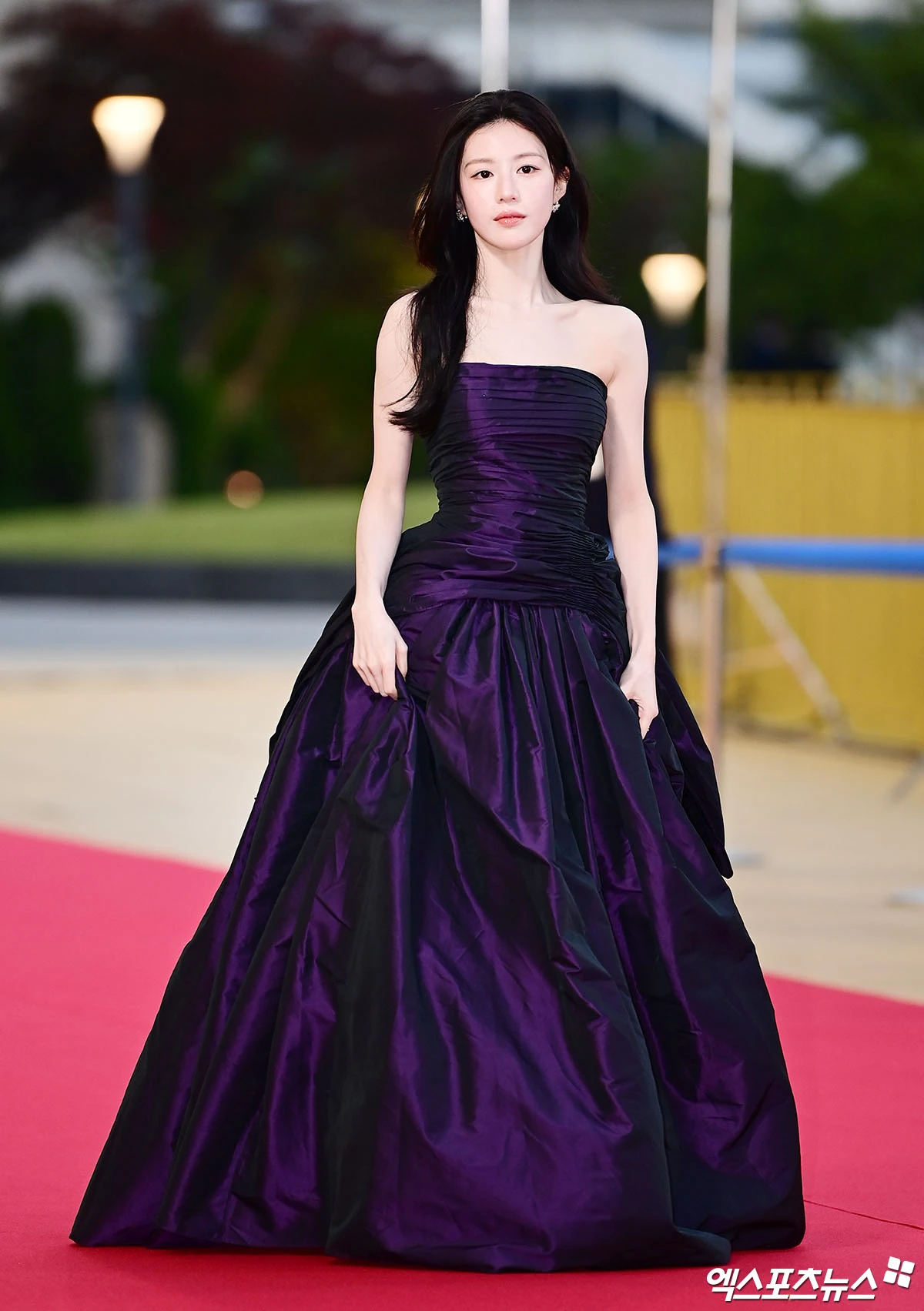 Siêu thảm đỏ Rồng Xanh 2026: Yoona (SNSD) như công chúa 