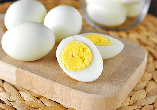 Tại sao không nên tráng trứng luộc bằng nước lạnh? 90% gia đình Việt đang làm sai- Ảnh 1.