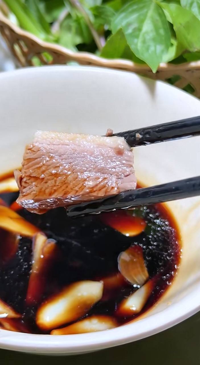 Quán bún ngan Hà Nội chuyên nhìn mặt khách mới chịu tính tiền, đổi lại đĩa chân rút xương ngon khó có đối thủ- Ảnh 3.