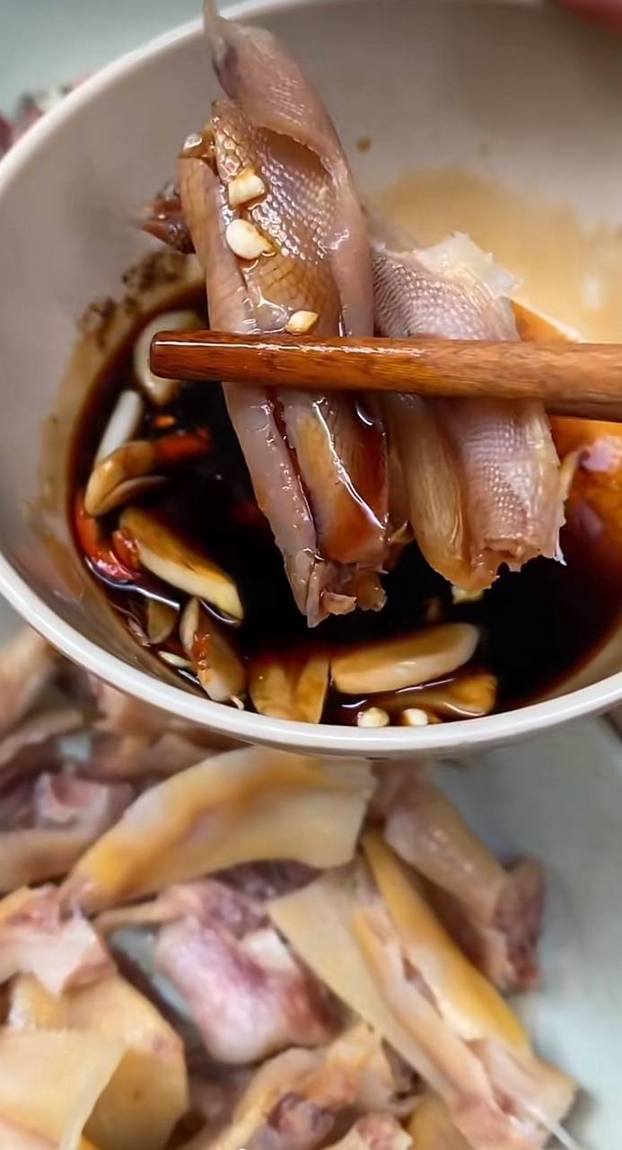 Quán bún ngan Hà Nội chuyên nhìn mặt khách mới chịu tính tiền, đổi lại đĩa chân rút xương ngon khó có đối thủ- Ảnh 8.