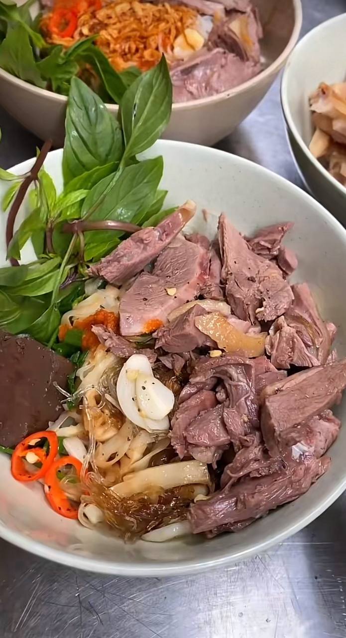 Quán bún ngan Hà Nội chuyên nhìn mặt khách mới chịu tính tiền, đổi lại đĩa chân rút xương ngon khó có đối thủ- Ảnh 7.