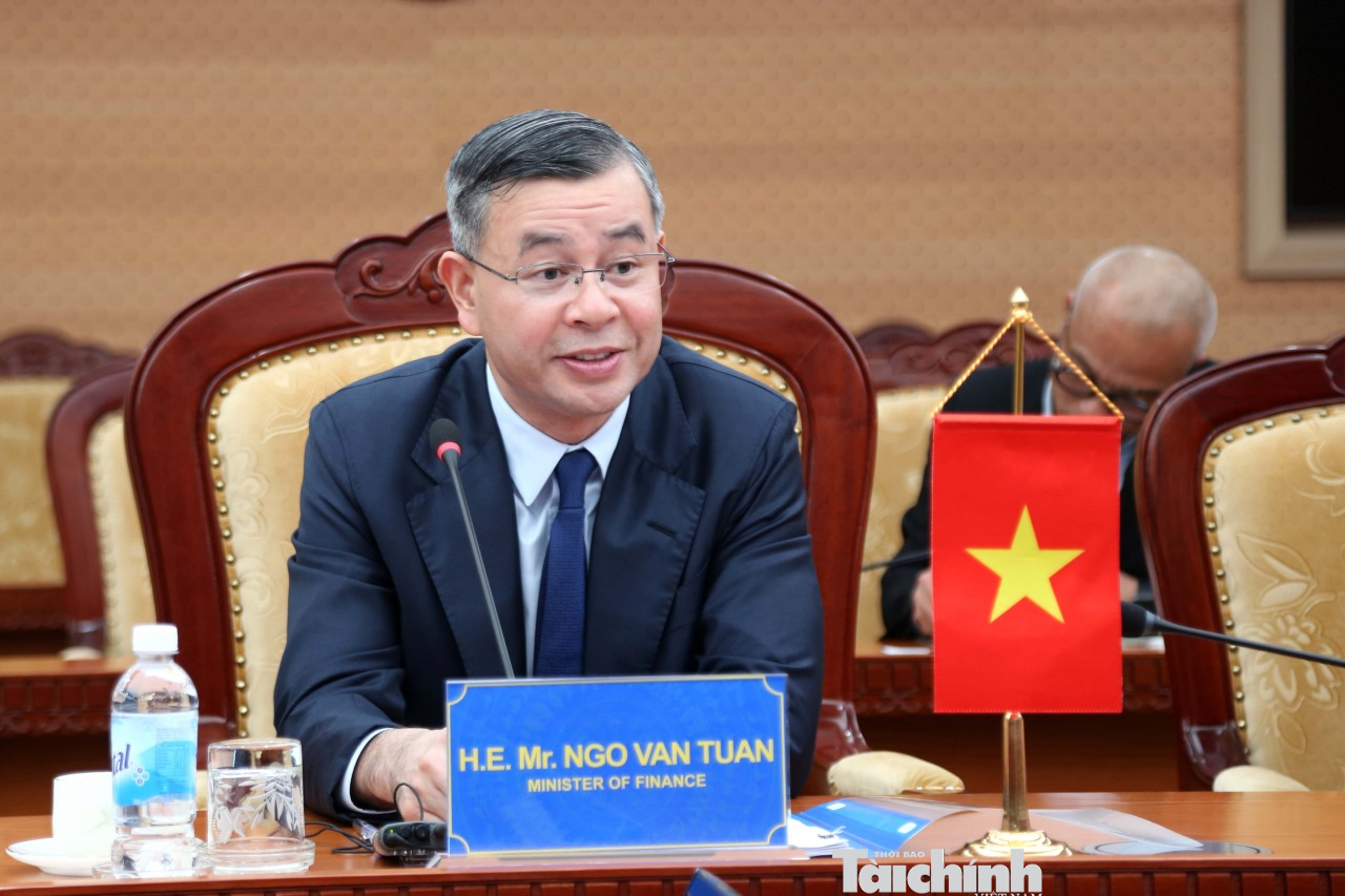 Bộ trưởng Ngô Văn Tuấn tiếp Trưởng Đại diện đương nhiệm và kế nhiệm của IMF: Cam kết hợp tác, kiên định mục tiêu tăng trưởng bền vững Bộ trưởng Ngô Văn Tuấn tiếp Trưởng Đại diện đương nhiệm và kế nhiệm của IMF: Cam kết hợp tác, kiên định mục tiêu tăng trưởng bền vững