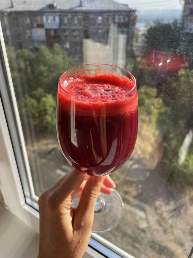 Thức uống màu đỏ đầy ở chợ Việt giúp búp bê Nhật Bản chống nắng, bơm collagen căng mọng- Ảnh 3.