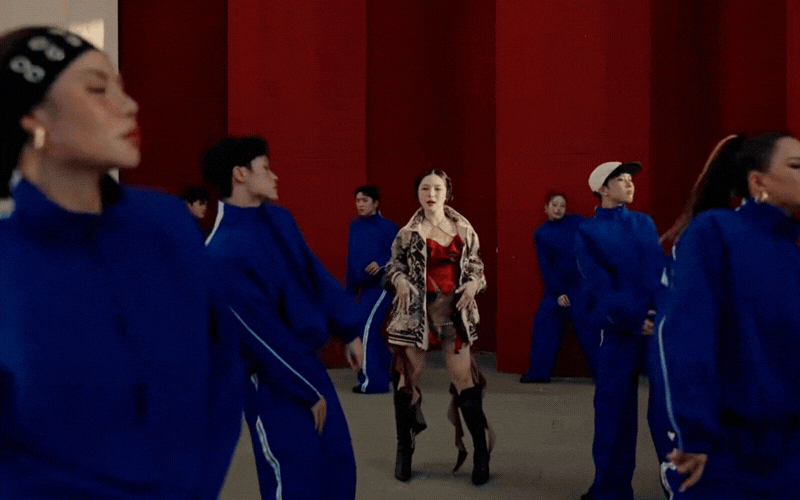 Hương Tràm lặp lại công thức Hoàng Thuỳ Linh - Hoà Minzy, nhưng chưa đủ “wow”- Ảnh 2.